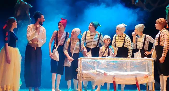 "سنووايت والأنغام السبعة" يختتم عروض نوادي مسرح الطفل