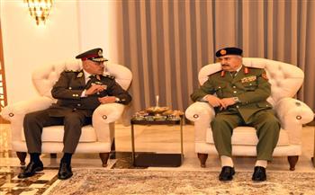 الفريق أحمد خليفة رئيس أركان حرب القوات المسلحة يعود إلى أرض الوطن عقب إنتهاء زيارته الرسمية لدولة ليبيا