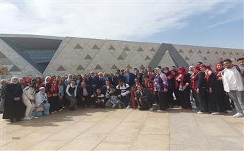 جامعة القاهرة تنظم زيارة ميدانية لطلابها المتفوقين وذوى الهمم إلى المتحف المصري الكبير