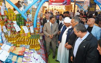 محافظ مطروح يفتتح معرض «أهلًا رمضان» بأسعار مخفضة