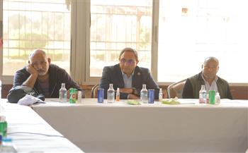 محافظ قنا يلتقي أهالي "دندرة" لبحث آليات تحويل القرية لوجهة عالمية للسياحة الريفية والبيئية