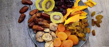 الفواكه المجففة .. زاد الحامل في رمضان