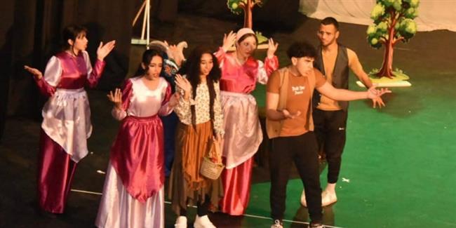 عرض "الجميلة والوحش" بقصر ثقافة الأنفوشي ضمن عروض مسرح الطفل بالإسكندرية