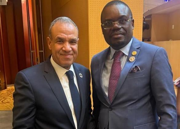 وزير الخارجية يلتقي مدير المركز الأفريقي لمكافحة الأمراض والأوبئة على هامش قمة الاتحاد الأفريقي