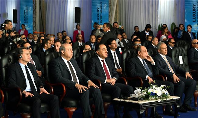 وزير الطيران المدني: مطار القاهرة يسجل رقمًا قياسيًا بوصول 11 ألفًا و200 راكب يوميًا 