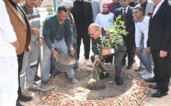 جامعة سوهاج الأهلية تطلق أول حملة تشجير بمقرها ضمن فعاليات الأسبوع البيئي الأول