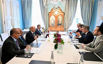 العليمي يعرب عن تطلعه إلى برامج دعم هولندية لبناء القدرات القيادية في مختلف المجالات باليمن