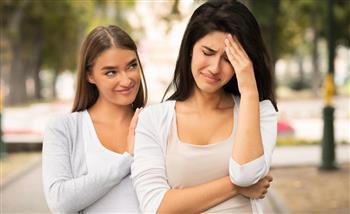 انتبهي.. سلوكيات تكشف من يتقربون منكِ لتحقيق مصالحهم