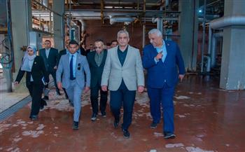 وزير الدولة للإنتاج الحربي يستهل أولى جولاته للشركات بشركة أبو زعبل للكيماويات المتخصصة