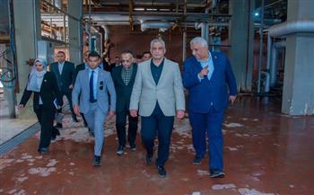 وزير الدولة للإنتاج الحربي يستهل أولى جولاته للشركات بشركة أبو زعبل للكيماويات المتخصصة