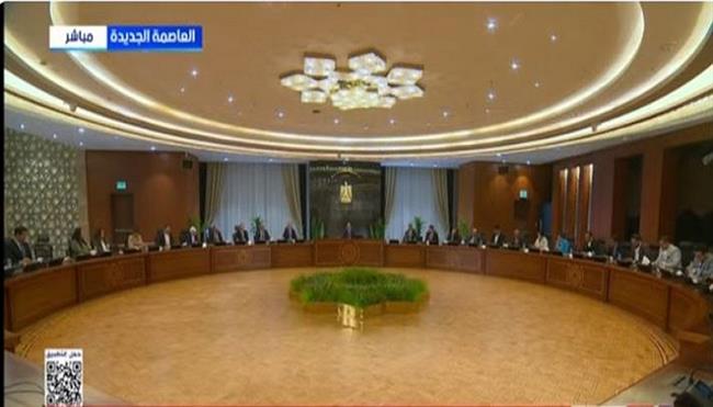 «مدبولي»: الرئيس السيسي وجه بصرف مرتبات فبراير ومارس مبكرًا بمناسبة شهر رمضان وعيد الفطر