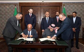 الجامعة العربية والاتحاد الدولي للسيارات يوقعان مذكرة تفاهم لتوسيع شبكة الشراكات النوعية بالنقل والسياحة