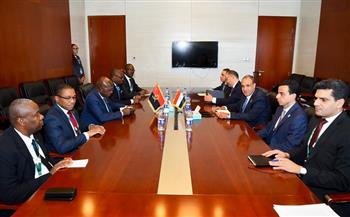 وزير الخارجية يلتقي نظيره الأنجولي لبحث تعزيز التعاون الثنائي والتنسيق الإقليمي