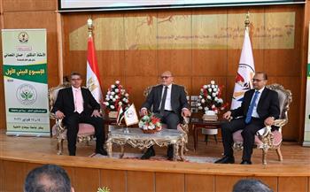 رئيس جامعة سوهاج الأهلية يفتتح فعاليات الأسبوع البيئي الأول.. ويؤكد الاستدامة مسؤولية وطنية