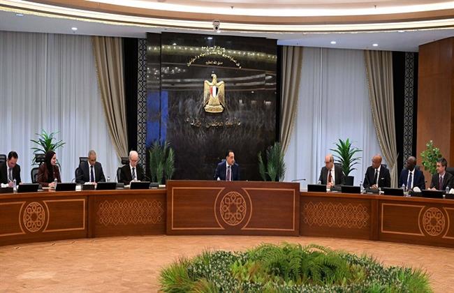 رئيس الوزراء يعرب عن تطلعه للانتهاء من الإجراءات الخاصة بطرح مطار الغردقة في أقرب وقت ممكن