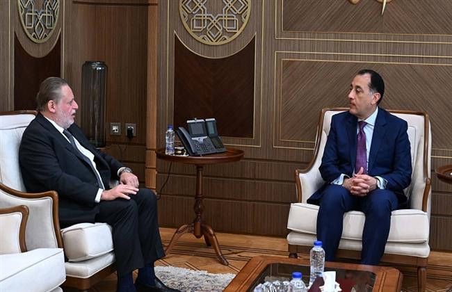 رئيس الوزراء يلتقي محافظ البنك المركزي لبحث عدد من الملفات المهمة