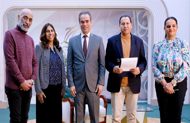 وثائقيات ماسبيرو.. المسلماني يزور فريق عمل "أينشتاين في بورسعيد"