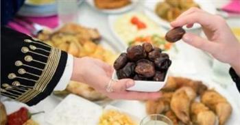 خبيرة إتيكيت عن عزومات رمضان: لازم نلبس حاجة شيك.. وتروحي بدري تساعدي حماتك