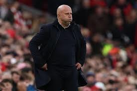 ليفربول يضع شرطين حاسمين قبل تغيير المدرب.. وتشابي ألونسو على رأس المرشحين