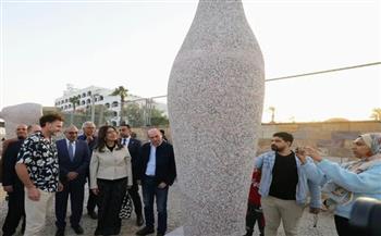 وزيرة الثقافة تتفقد معرض نتاج سمبوزيوم أسوان الدولي للنحت
