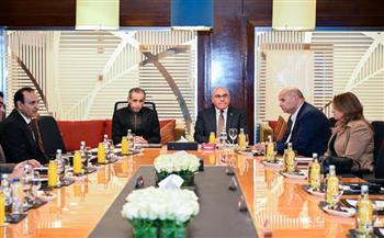 رئيس العربية للتصنيع يتفقد باكورة إنتاج المصاعد بمدينة مدينتي ويعلن: شراكة مع طلعت مصطفى وشندلر