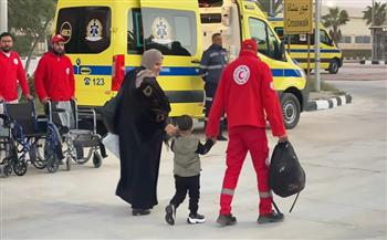 الهلال الأحمر المصري يستقبل الدفعة الـ11 من الأشقاء الفلسطينيين ويدفع بقافلة «زاد العزة» 