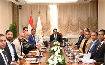 وزير الشباب والرياضة يناقش استعدادات تنفيذ ماراثون المتحف الكبير