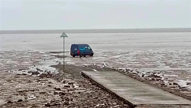 خرائط جوجل تقود سائق للقيادة في أخطر ممر للمشاة في بريطانيا