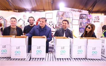 الكابتن أحمد حسن والإعلامية إيمان الحصري يشاركان «صناع الخير» في تعبئة كراتين رمضان