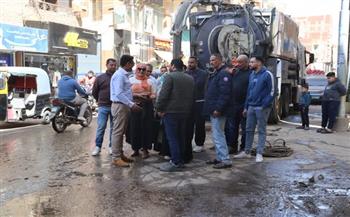 فودة يتابع أعمال تطهير شبكات الصرف الصحي بشارع القناطر الخيرية بمدينة قها