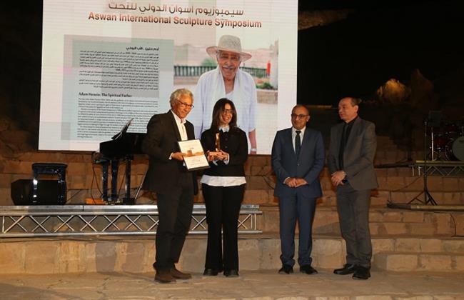 تكريم رموز التجربة المؤسسة في الدورة الثلاثين لسيمبوزيوم أسوان الدولي للنحت على الجرانيت