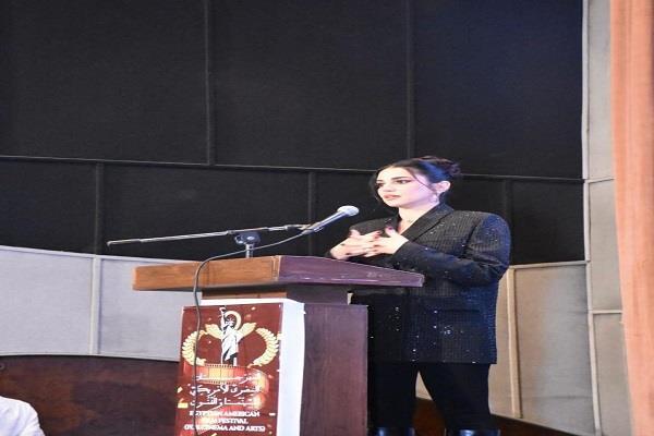 درة تلقي كلمة خلال تسلّمها لجائزة أفضل فيلم روائي عن «وين صرنا»  