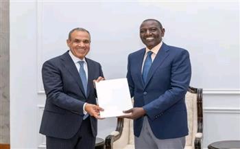 وزير الخارجية يسلم رسالة خطية من رئيس الجمهورية للرئيس الكيني