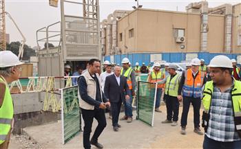 "النقل": كسر مفاجئ في ماسورة مياه يسبب هبوطًا أرضيًا محدودًا بجوار عقار بمصر القديمة وإخلاء احترازي لمبنيين