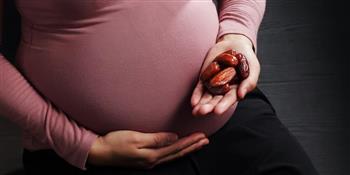 الحامل والافطار على تمر في رمضان