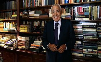 محمد حسنين هيكل «الجورنالجي» وأستاذ صاحبة الجلالة ( انفوجراف)