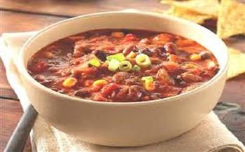 سحور اليوم الأول من رمضان.. طاجن فول بالزيت الحار والفلفل