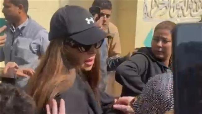 النجوم يشاركون في  جنازة والدة الفنانة ريم مصطفى