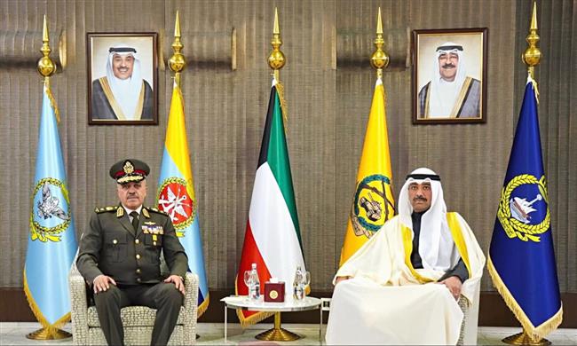 رئيس أركان حرب القوات المسلحة يعود إلى أرض الوطن عقب إنتهاء زيارته الرسمية لدولة الكويت
