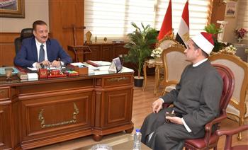 محافظ بورسعيد يستقبل مدير مديرية أوقاف بورسعيد لبحث استعدادات المحافظة لاستقبال شهر رمضان المبارك