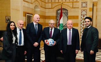 رئيس "فيفا" يناقش مشاريع تطوير كرة القدم مع رئيس الحكومة اللبنانية   