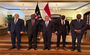 وزير الخارجية يجتمع مع عدد من الوزراء الكينيين لتعزيز الشراكة الاقتصادية والتعاون في إدارة الموارد المائية