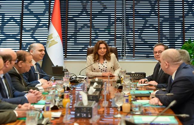 وزيرة التنمية المحلية والبيئة تؤكد أهمية التوسع في تطبيق تكنولوجيا محطات "البيوجاز"