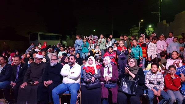 قوافل المسرح المتنقل تنشر البهجة والثقافة في قرية أبو فليو بالمنيا