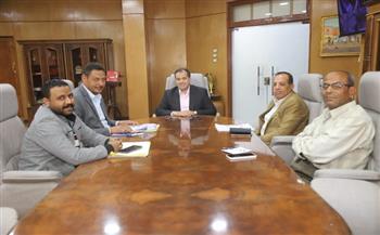 رئيس جامعة قنا يعقد اجتماعًا لمتابعة ملفات الموارد البشرية