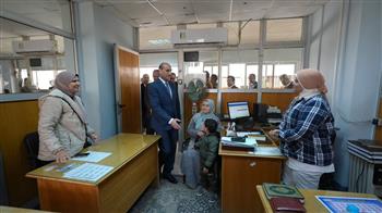 محافظ أسيوط يتفقد مركز خدمات المستثمرين ويؤكد: تبسيط الإجراءات أولوية