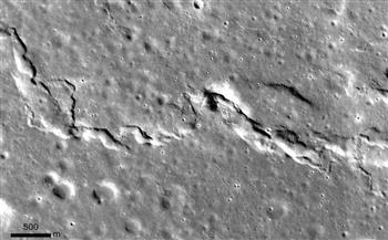 مفاجأة صادمة.. القمر يتقلص ببطء ويحتوي على آلاف الصدوع