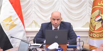 وزير العمل يعقد اجتماعًا مع الملحقين العماليّين بالخارج