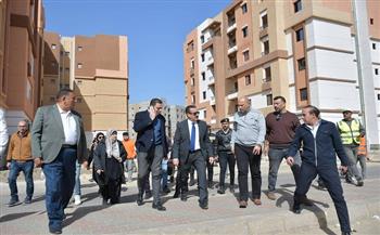 محافظ بورسعيد يوجه برفع كفاءة الخدمات بمشروع الإسكان الاجتماعي (9000 وحدة) مع زيادة صناديق القمامة 
