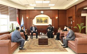 وفد الكنيسة برئاسة نيافة الأنبا إيلاريون يهنئ محافظ البحر الأحمر بتوليه مهام منصبه